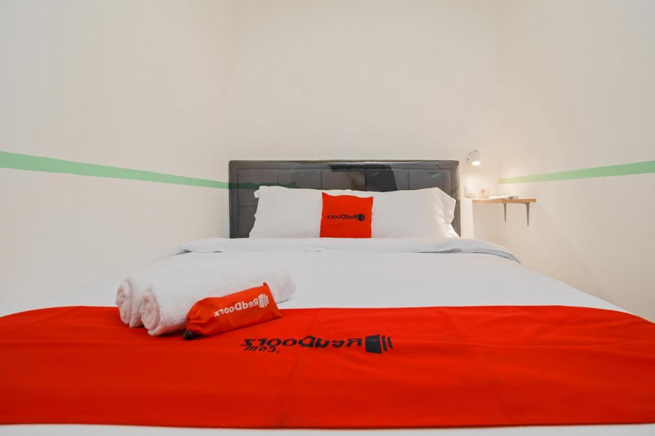 Reddoorz @ Taman Royal Tangerang Ξενοδοχείο Εξωτερικό φωτογραφία